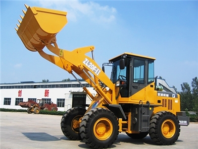 裝載機(jī)施工現(xiàn)場(chǎng) 